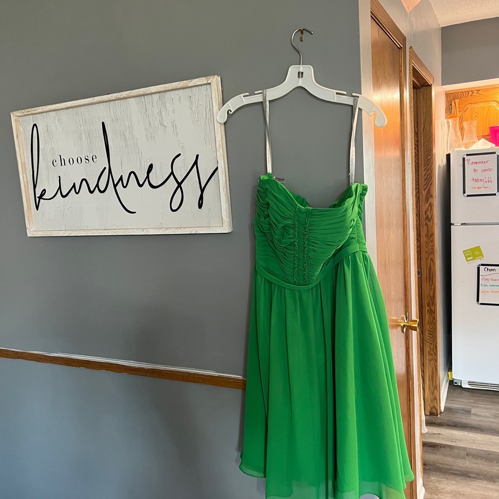 Green short special occasion dress